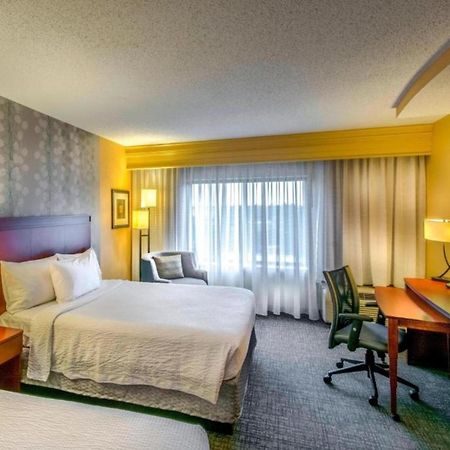 Courtyard Greensboro Airport Bagian luar foto
