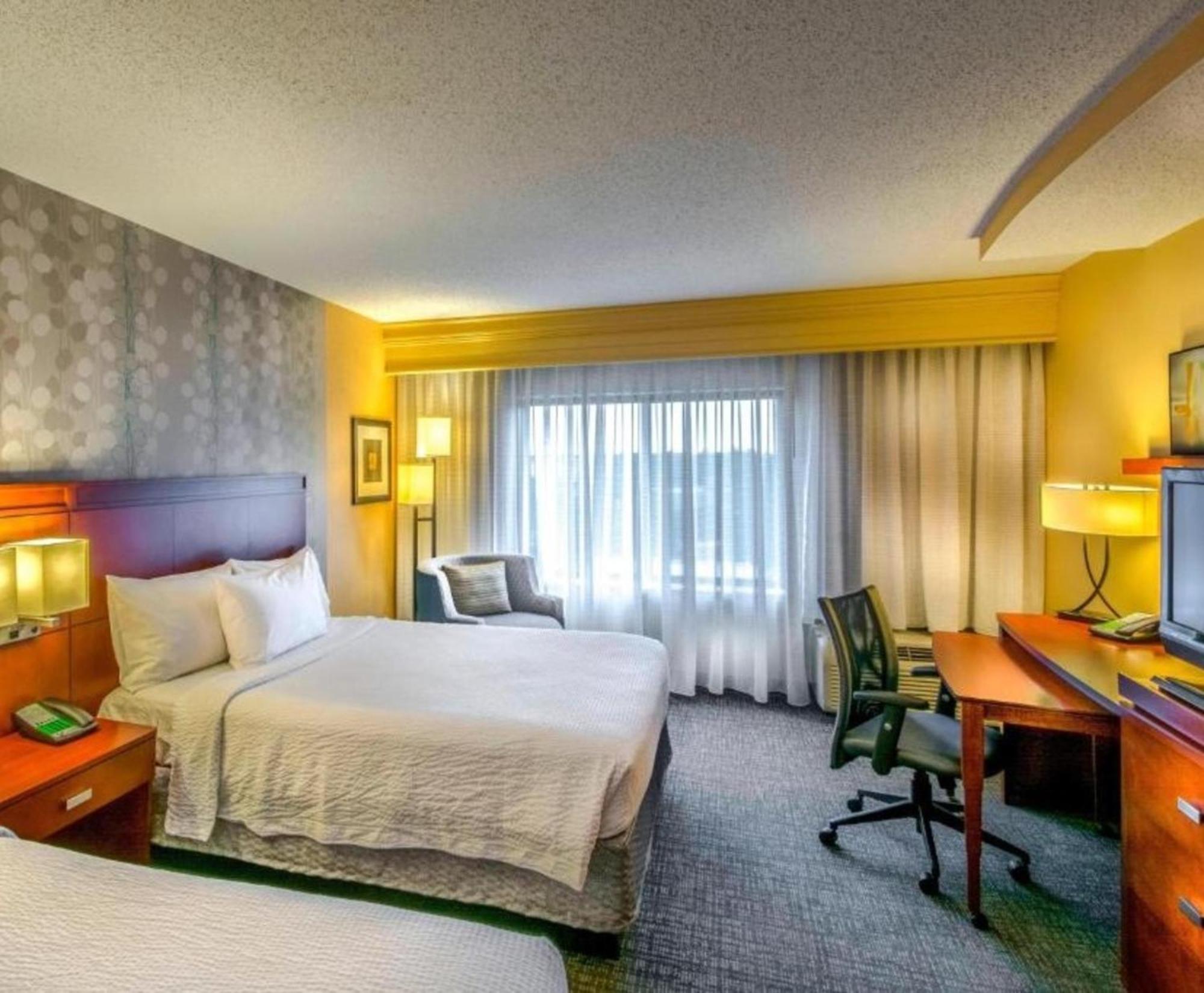 Courtyard Greensboro Airport Bagian luar foto