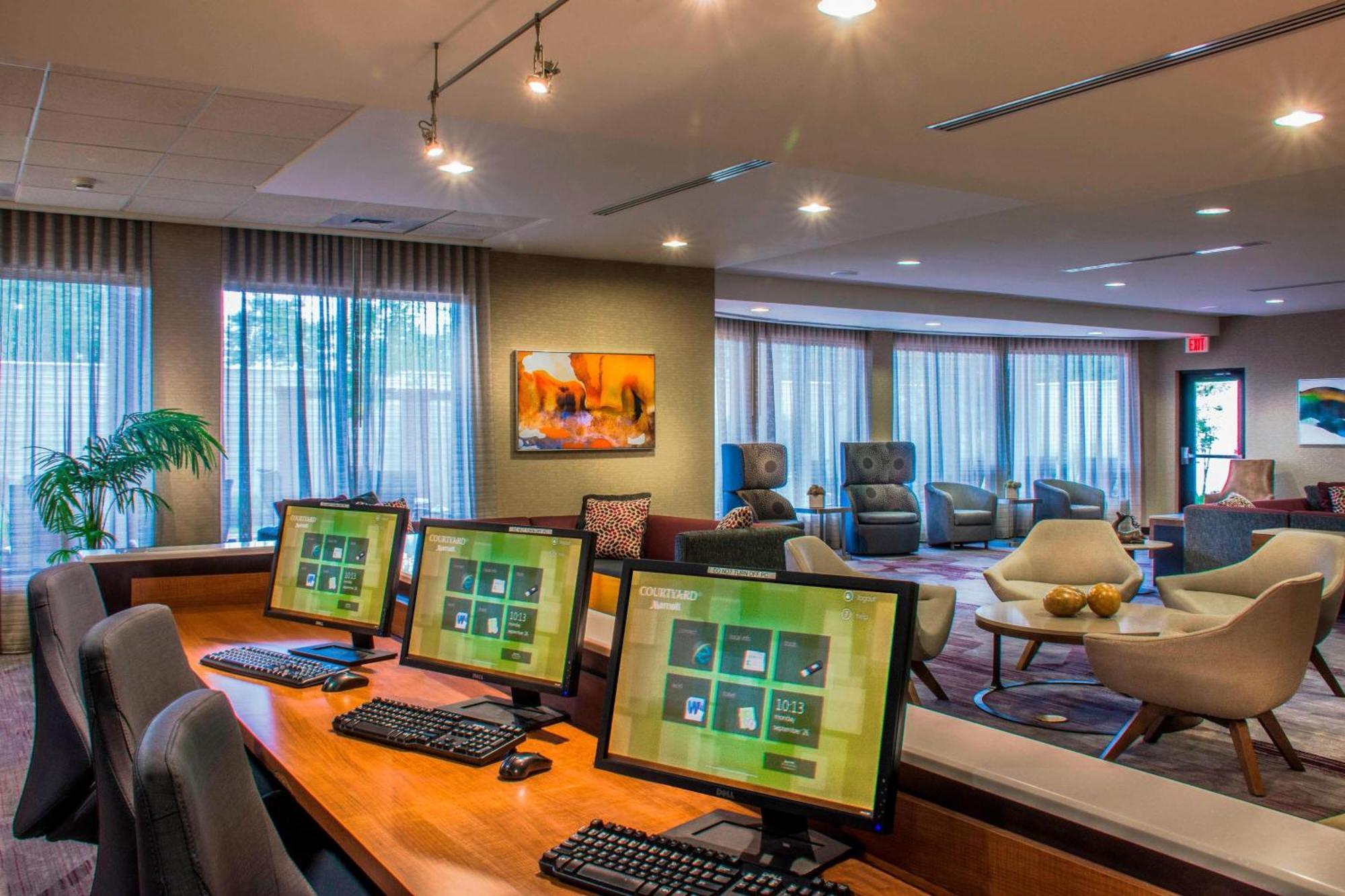 Courtyard Greensboro Airport Bagian luar foto