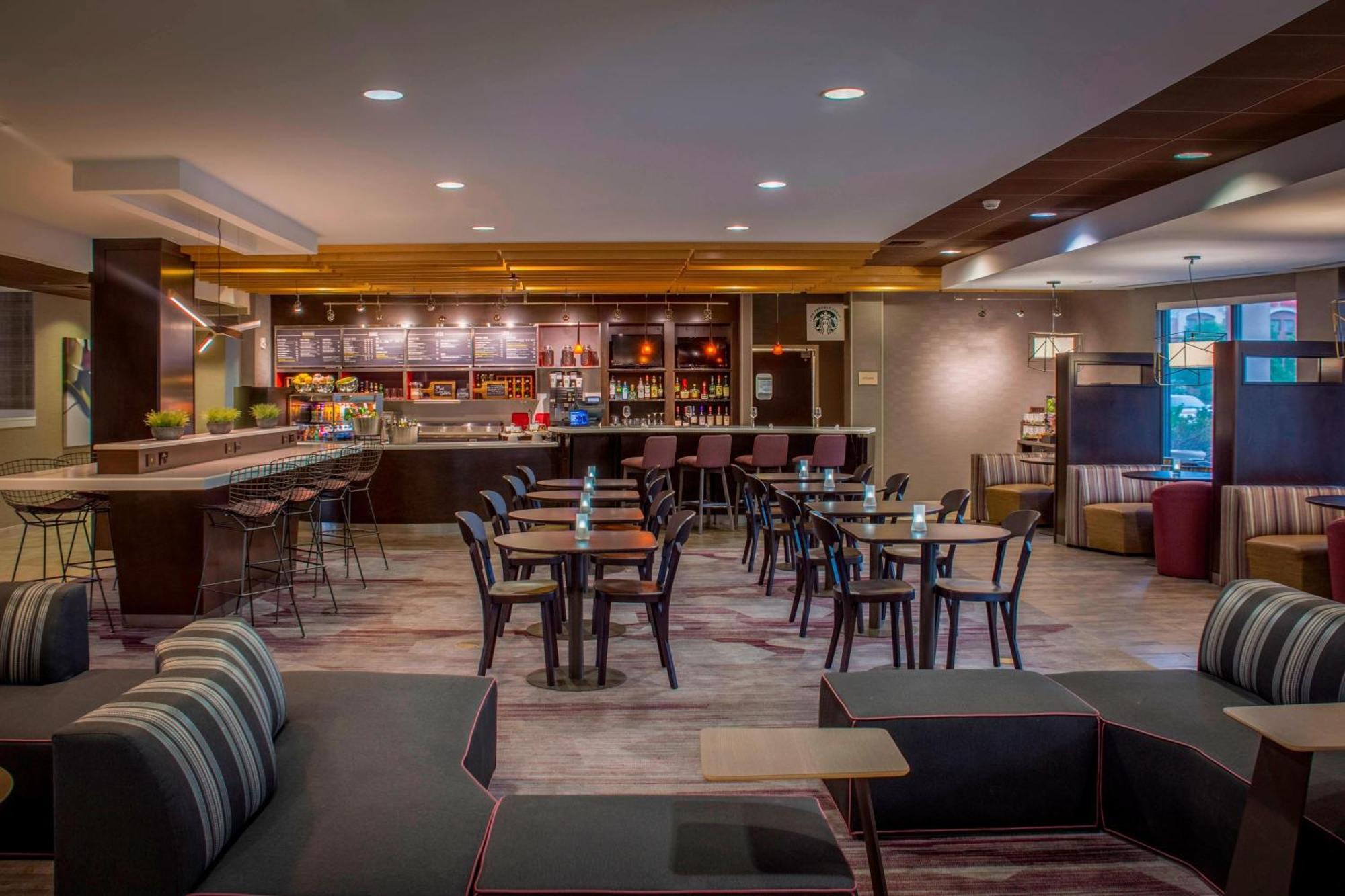 Courtyard Greensboro Airport Bagian luar foto
