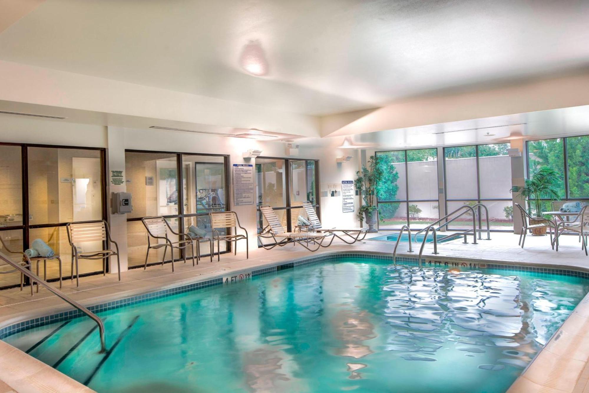 Courtyard Greensboro Airport Bagian luar foto