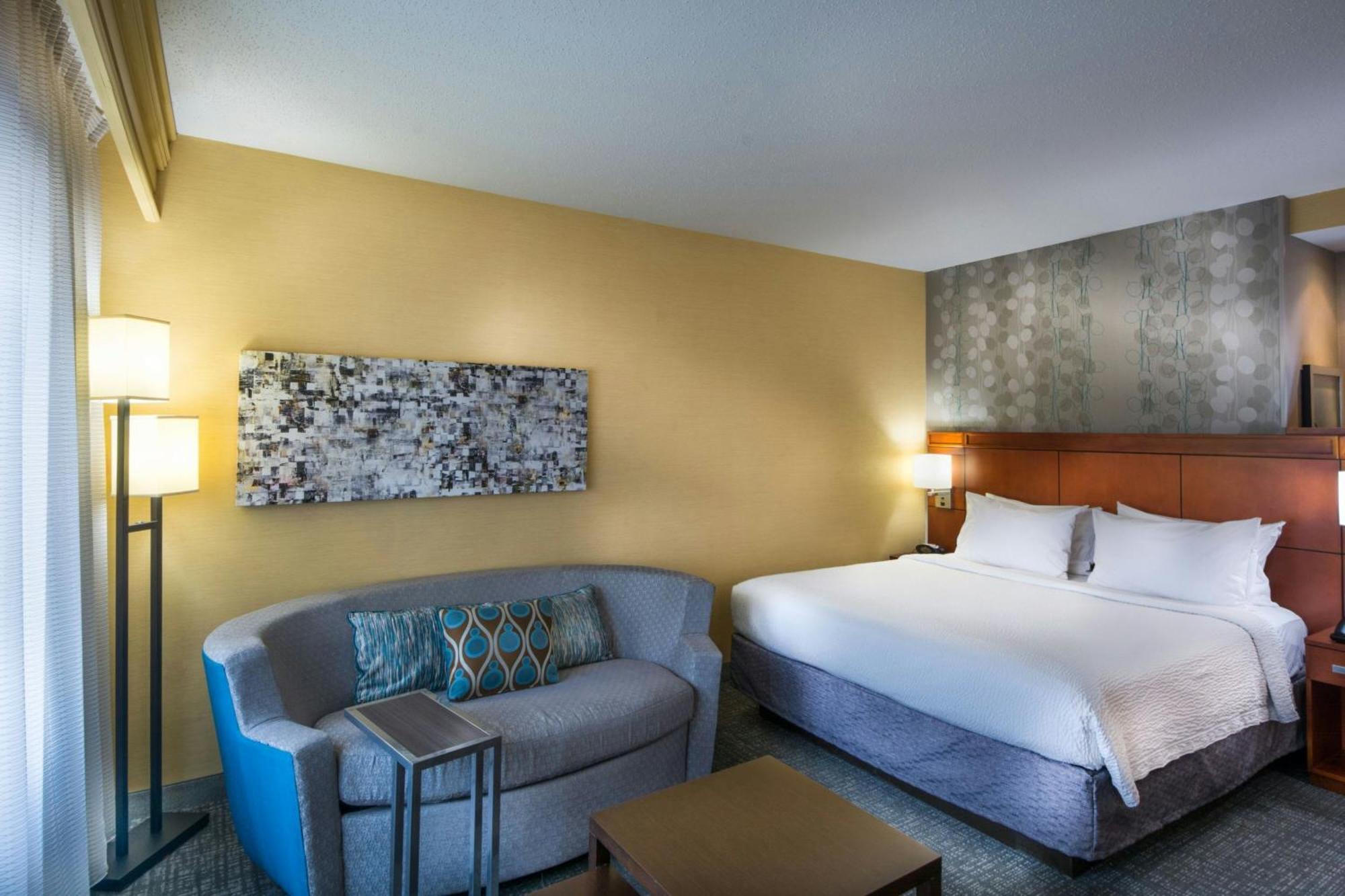 Courtyard Greensboro Airport Bagian luar foto