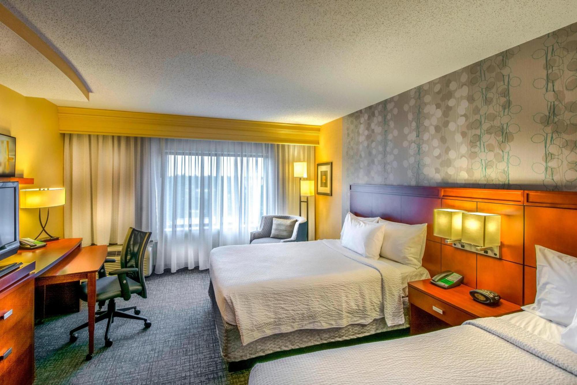 Courtyard Greensboro Airport Bagian luar foto
