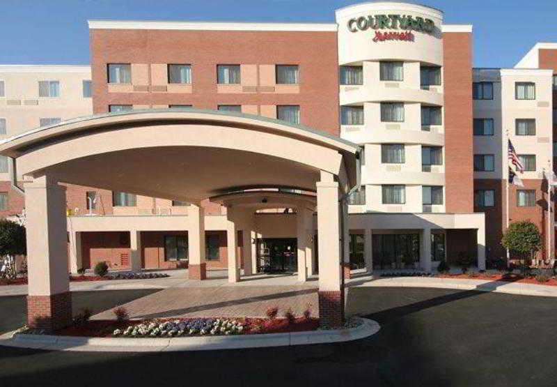 Courtyard Greensboro Airport Bagian luar foto