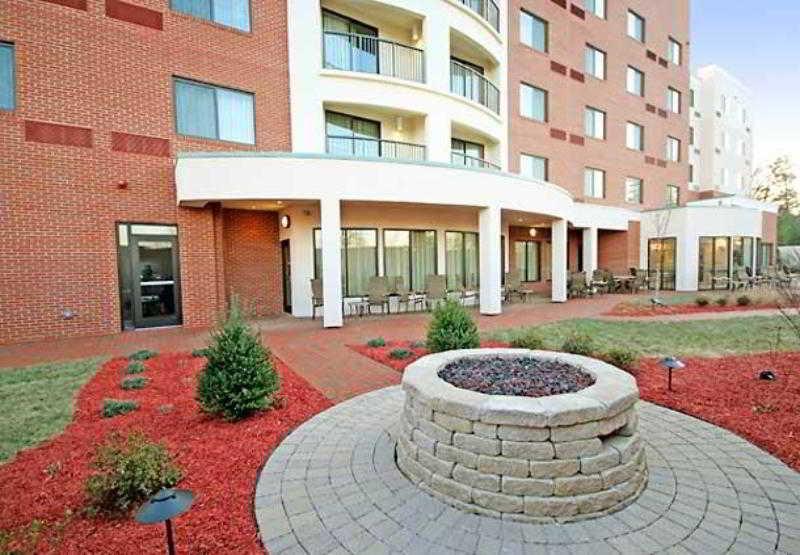 Courtyard Greensboro Airport Bagian luar foto